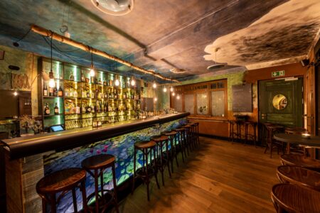 Holzmaler Bar Restaurant-Gutschein