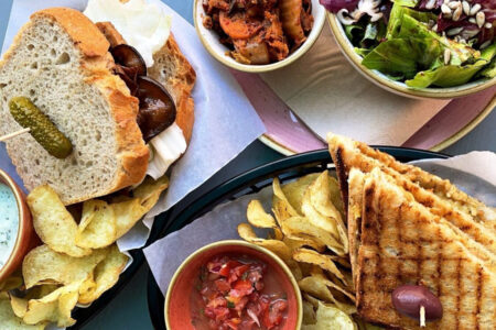 CAFÉ OM NOM NOM Restaurant-Gutschein