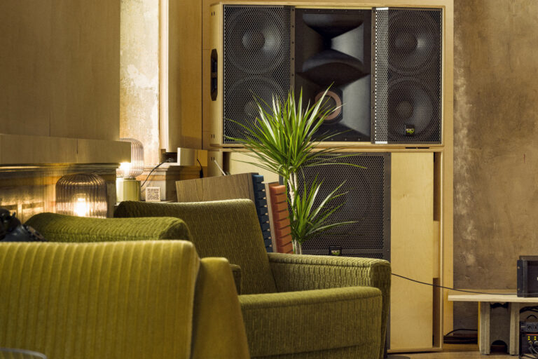 Restaurant Gutschein für OWLs Listeningbar & Restaurant